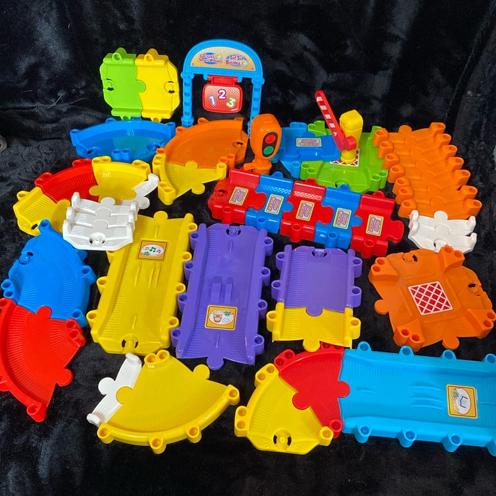 V Tech Go! Go! Smart Wheels Toot Toot Track